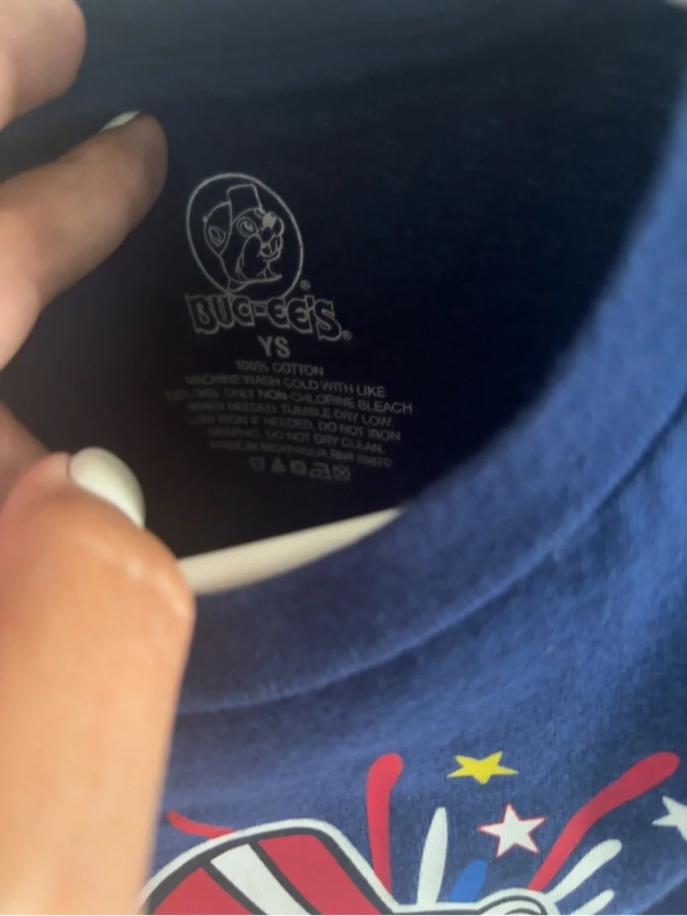 Buc-ee’s Youth Small 2024 Land of the Free Patriotic Graphic Tee Fireworks USA